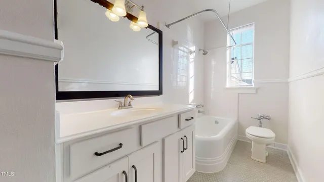 $1,810 | 817 Hillsborough Street, Unit 2A, Raleigh, NC 27603