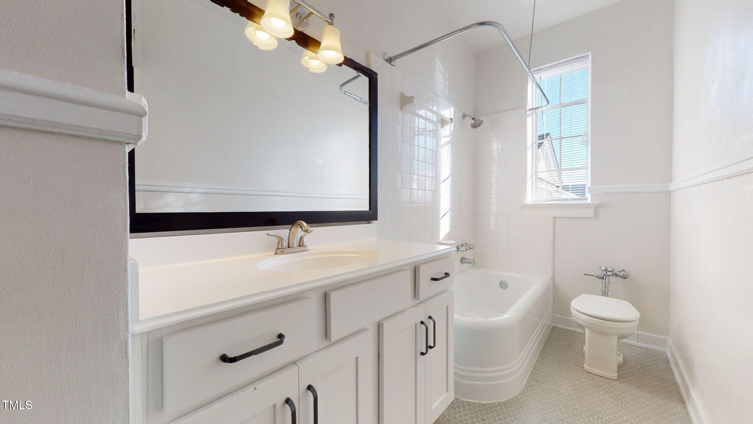 817 Hillsborough Street, Unit 1B Raleigh, NC 27603 - Photo 18 of 23 104641246