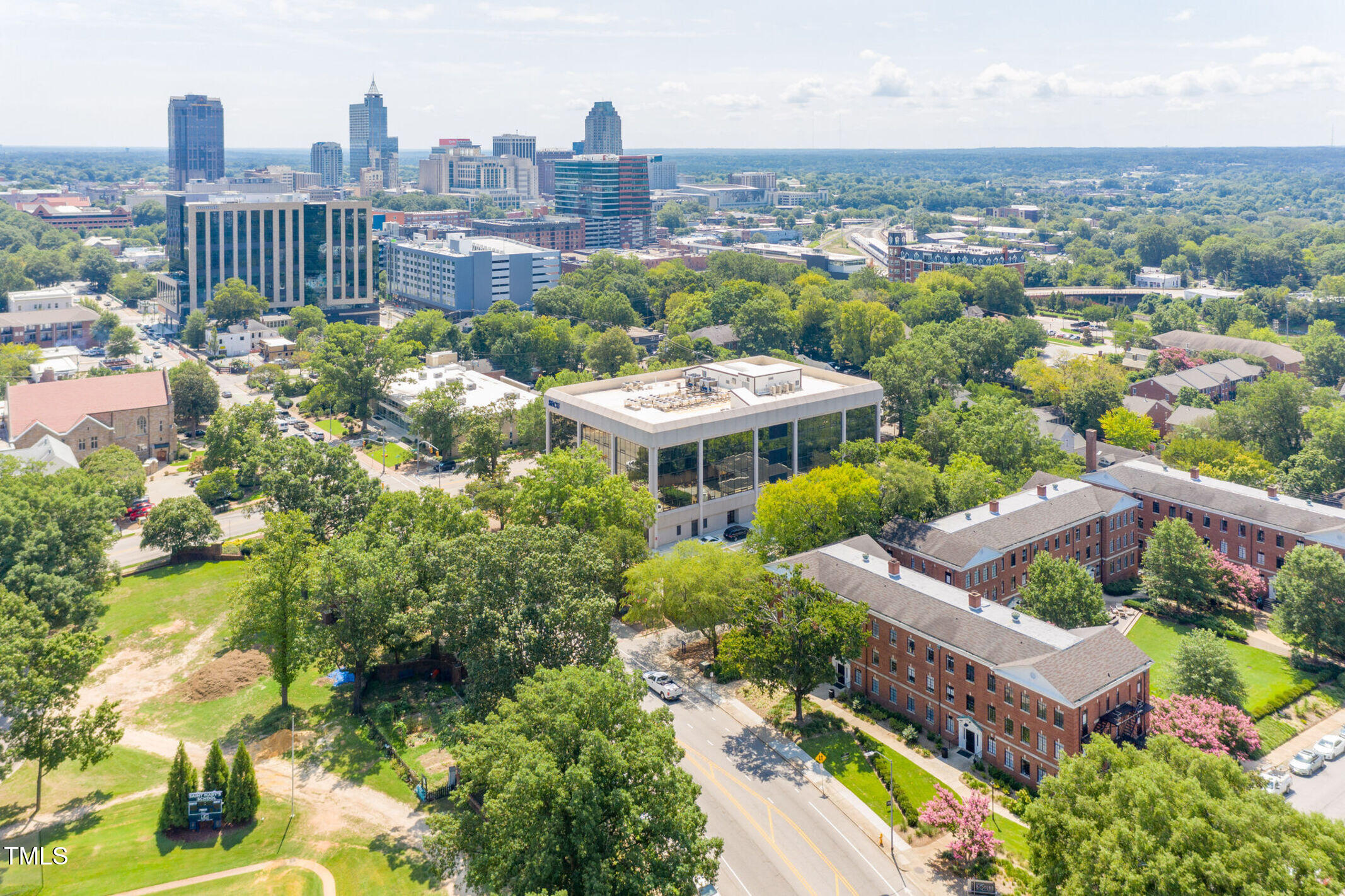 817 Hillsborough Street, Unit 1B Raleigh, NC 27603 - Photo 2 of 23 104641096
