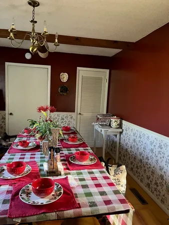$280,000 | 17376 Garrett Road, Johnston City, IL 62951