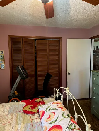 $280,000 | 17376 Garrett Road, Johnston City, IL 62951