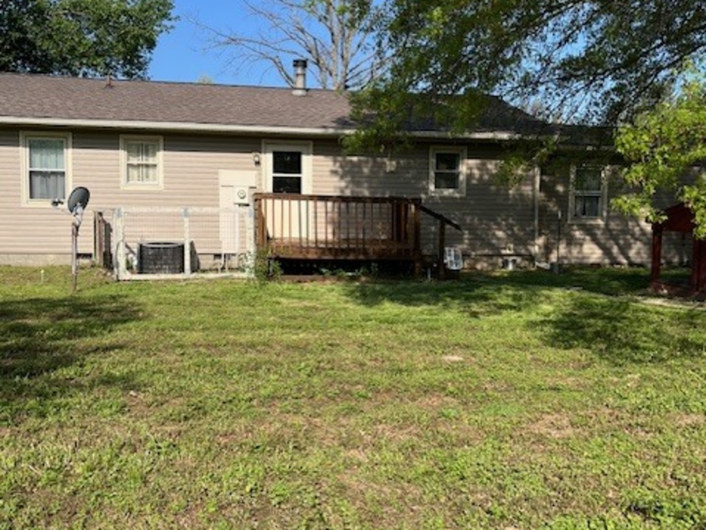 17376 Garrett Road Johnston City, IL 62951 - Photo 3 of 34 a view of a house with a yard