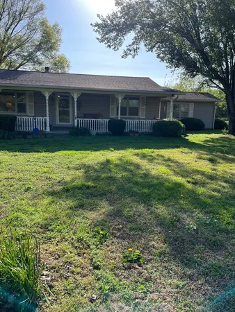 $280,000 | 17376 Garrett Road, Johnston City, IL 62951