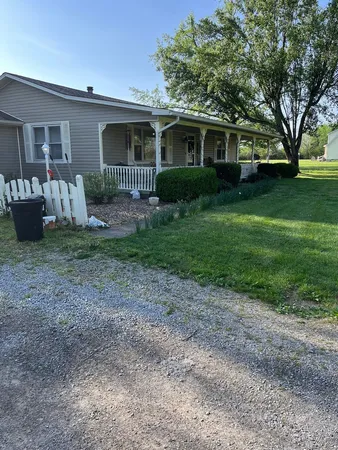 $280,000 | 17376 Garrett Road, Johnston City, IL 62951