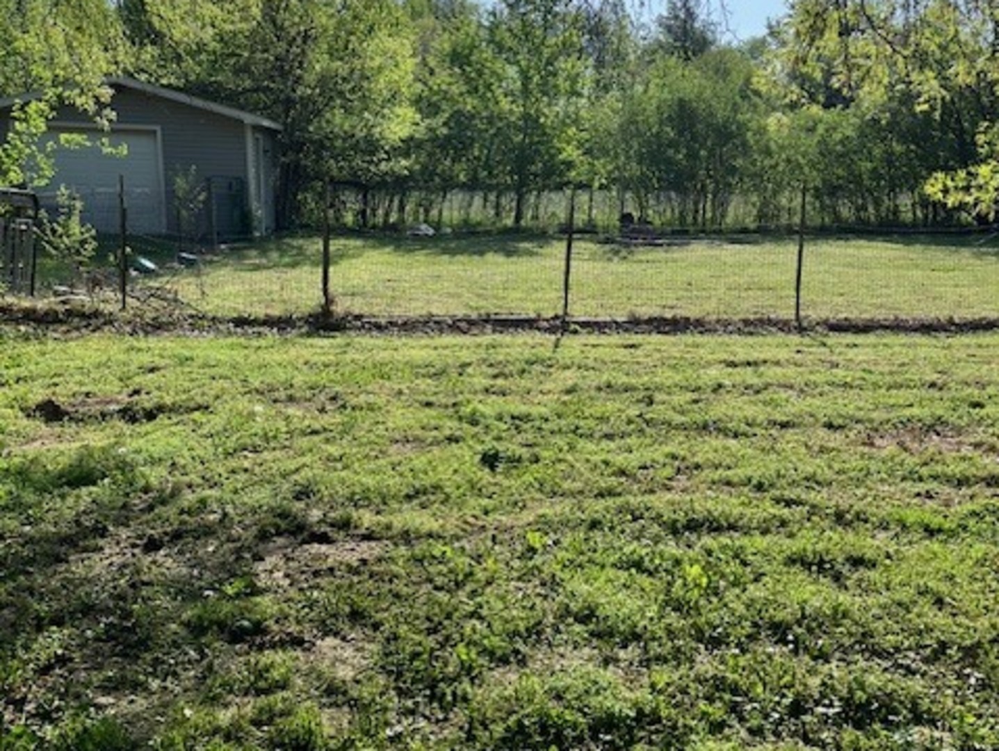 17376 Garrett Road Johnston City, IL 62951 - Photo 8 of 34 a backyard of a house