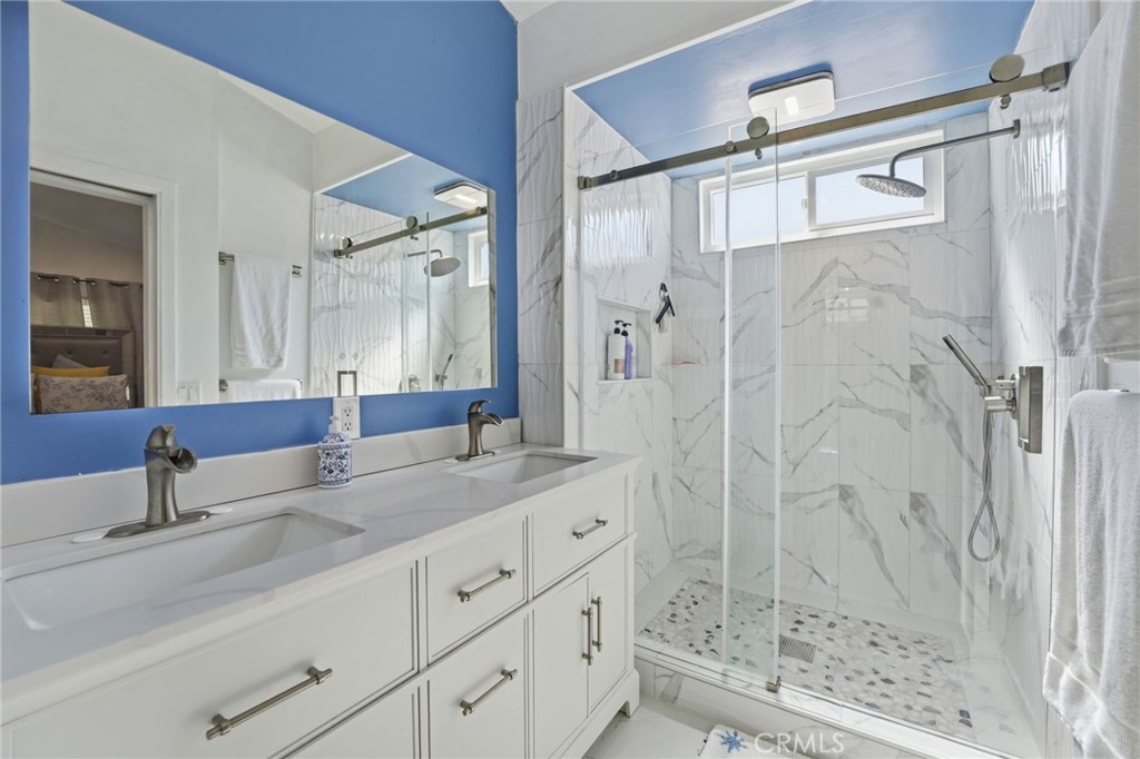 15766 Firethorn Road Fontana, CA 92337 - Photo 13 of 28 primary bathroom