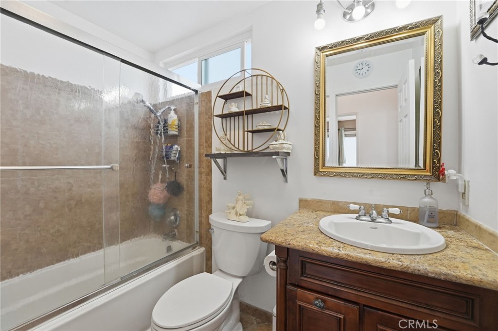 15766 Firethorn Road Fontana, CA 92337 - Photo 19 of 28 upstairs bathroom