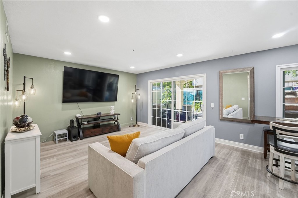 15766 Firethorn Road Fontana, CA 92337 - Photo 4 of 28 living area