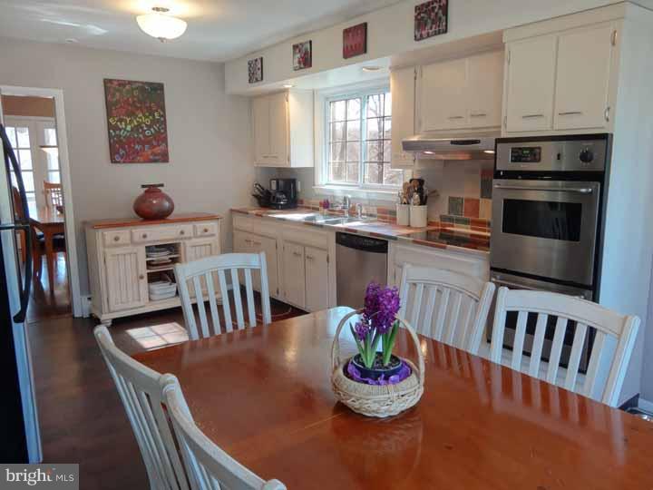 16 Springtree Lane Yardley, PA 19067 - Photo 4 of 25 Kitchen