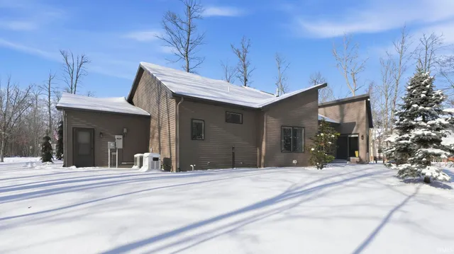 $549,000 | 14511 Soaring Hawk Trail, Hoagland, IN 46745