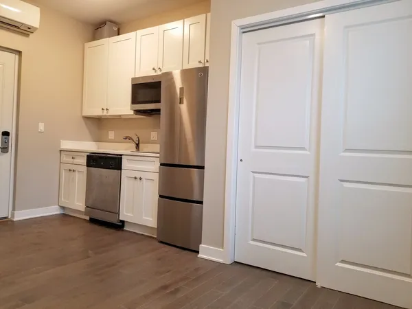 $1,250 | 1409 West Diversey Parkway, Unit 203, Chicago, IL 60614