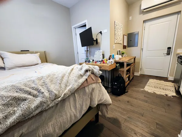 $1,250 | 1409 West Diversey Parkway, Unit 203, Chicago, IL 60614