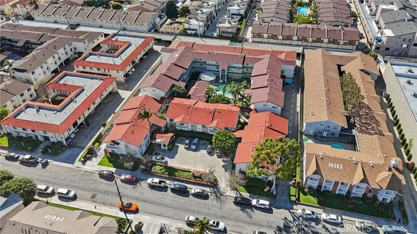 $2,850 | 14405 Cerise Avenue, Unit 29, Hawthorne, CA 90250