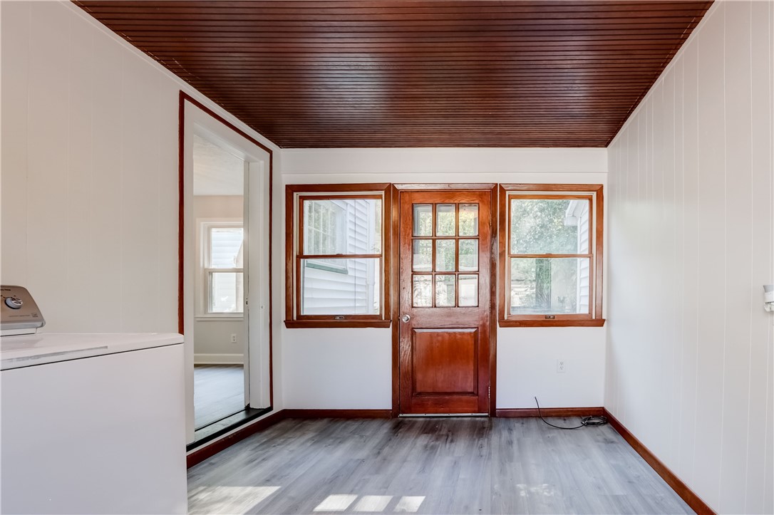 74 Seneca Road Irondequoit, NY 14622 - Photo 19 of 39