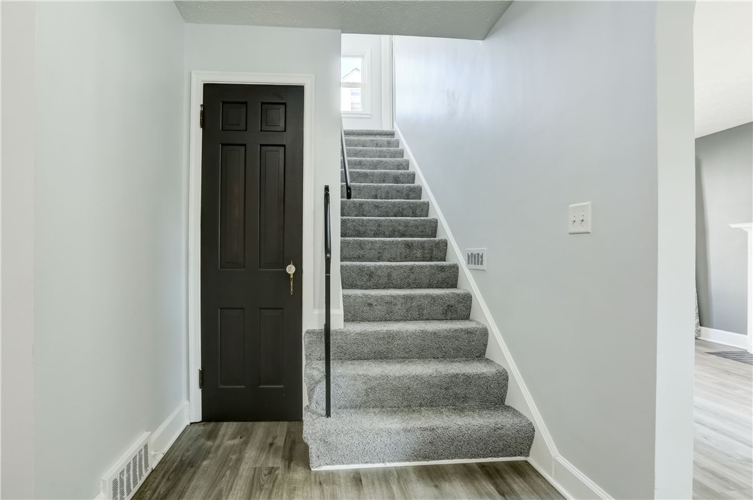 74 Seneca Road Irondequoit, NY 14622 - Photo 5 of 39