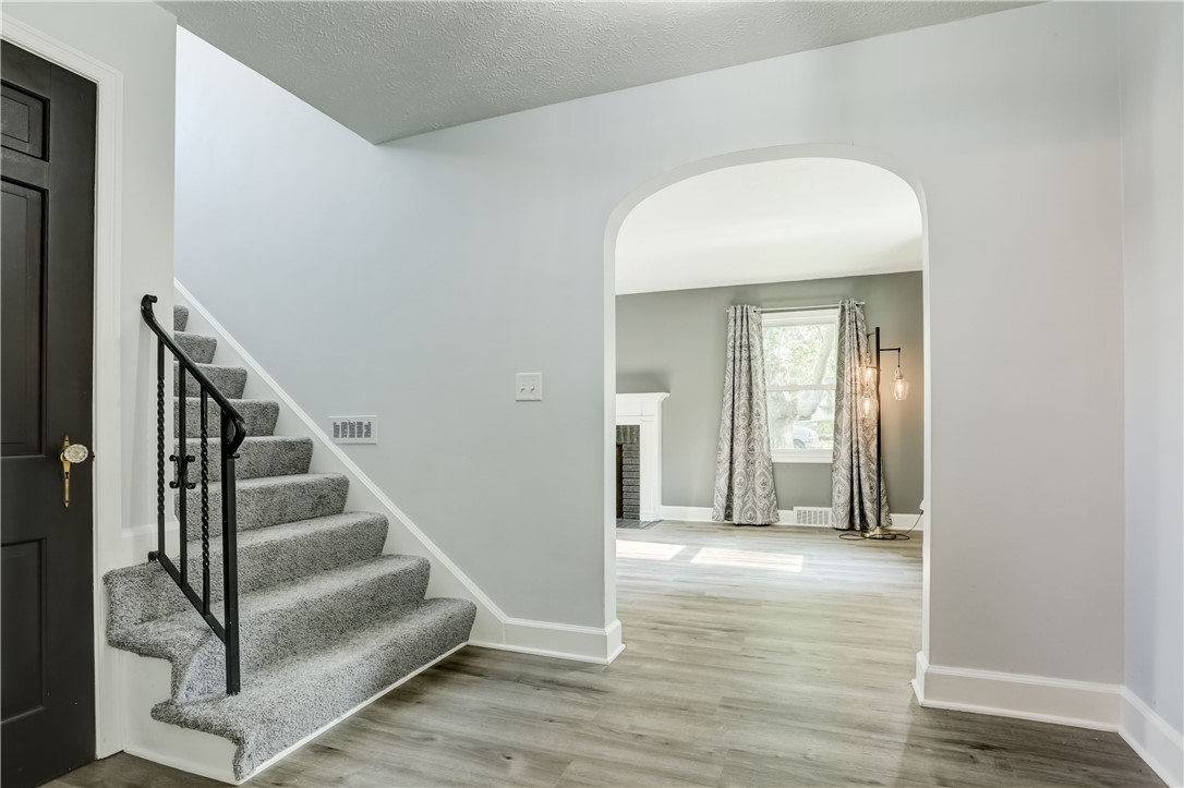 74 Seneca Road Irondequoit, NY 14622 - Photo 7 of 39