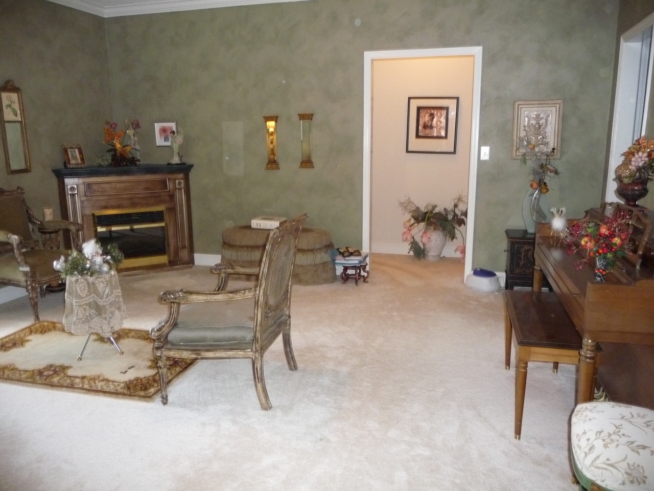 1917 South Clearing Road Salem, VA 24153 - Photo 2 of 41 Living Rm