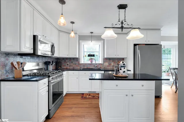 $432,500 | 1002 Greenwood Court, Easley, SC 29642