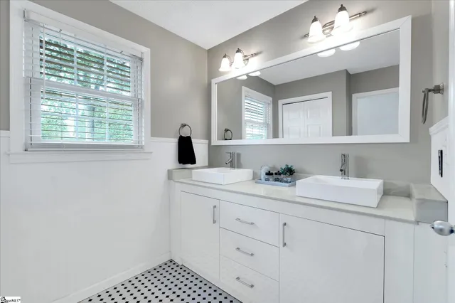 $432,500 | 1002 Greenwood Court, Easley, SC 29642