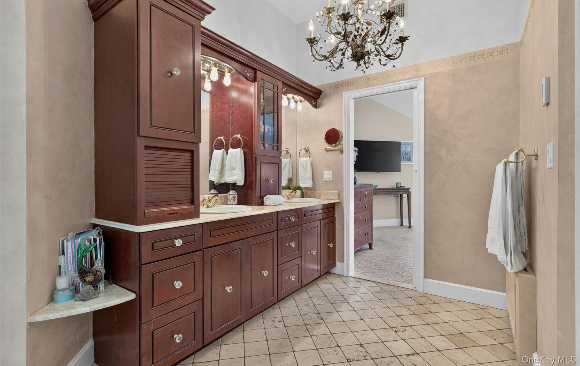 81 Lawrence Hill Road Huntington, NY 11743 - Photo 24 of 42