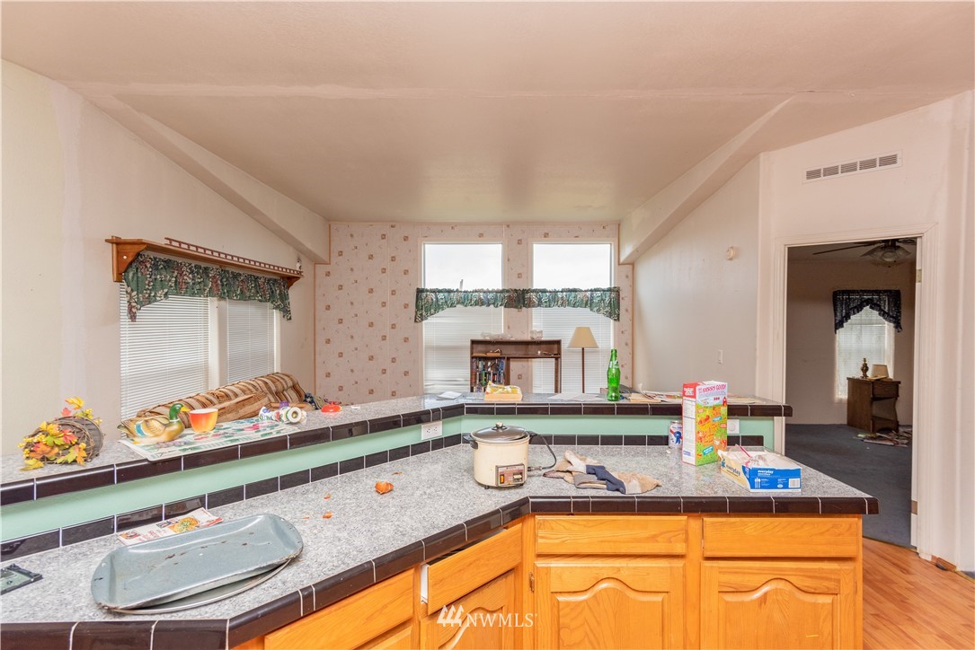 168 Katula Road Chehalis, WA 98532 - Photo 31 of 40 a kitchen with stainless steel appliances granite countertop a sink and a stove