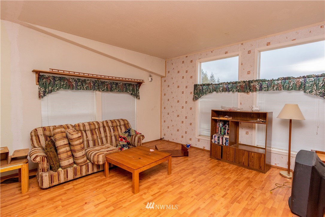 168 Katula Road Chehalis, WA 98532 - Photo 32 of 40 a bedroom with a bed and window