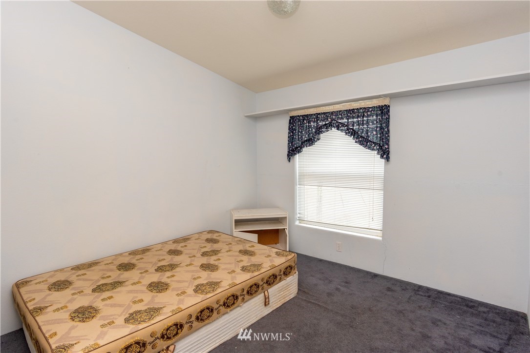 168 Katula Road Chehalis, WA 98532 - Photo 38 of 40 a bedroom with a bed and window