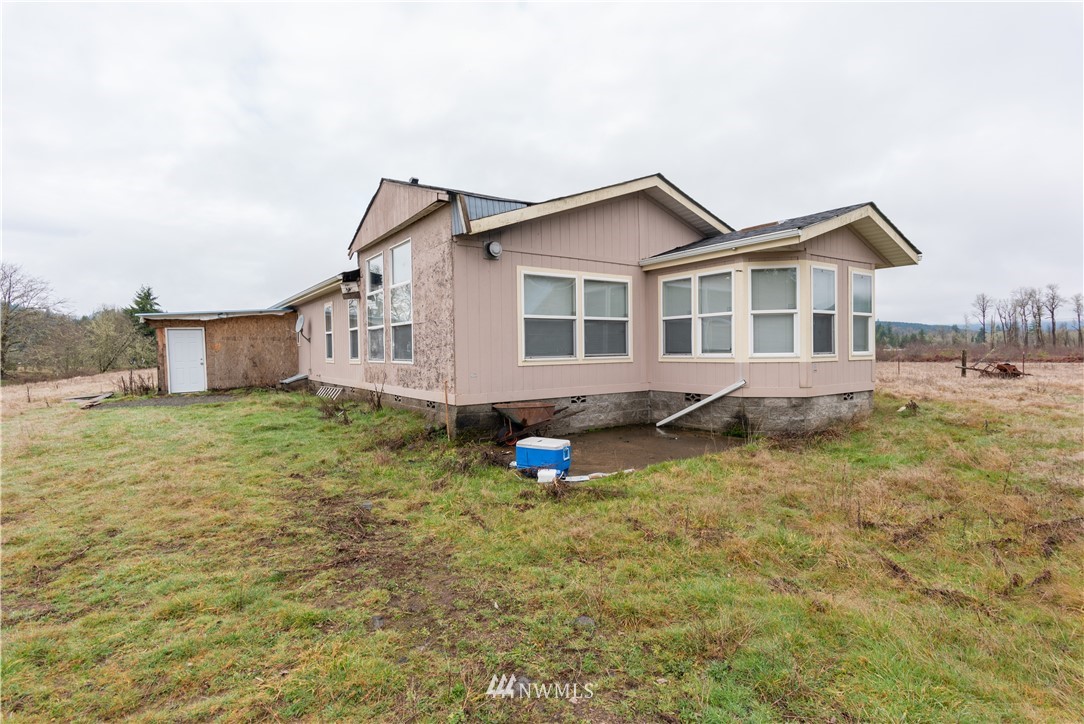 168 Katula Road Chehalis, WA 98532 - Photo 7 of 40 a backyard of a house with table and chairs