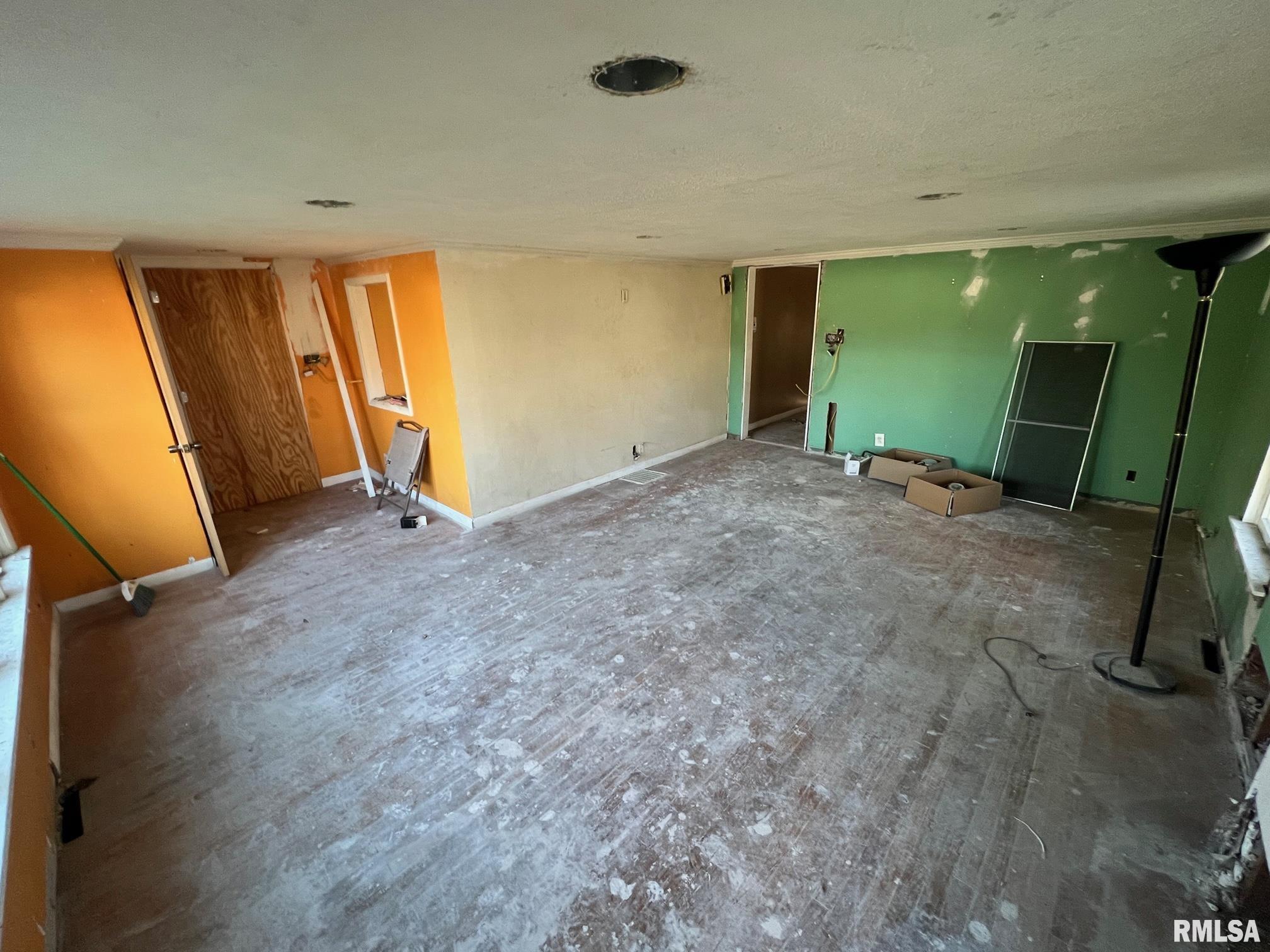 617 Short 8th Street Lincoln, IL 62656 - Photo 3 of 14