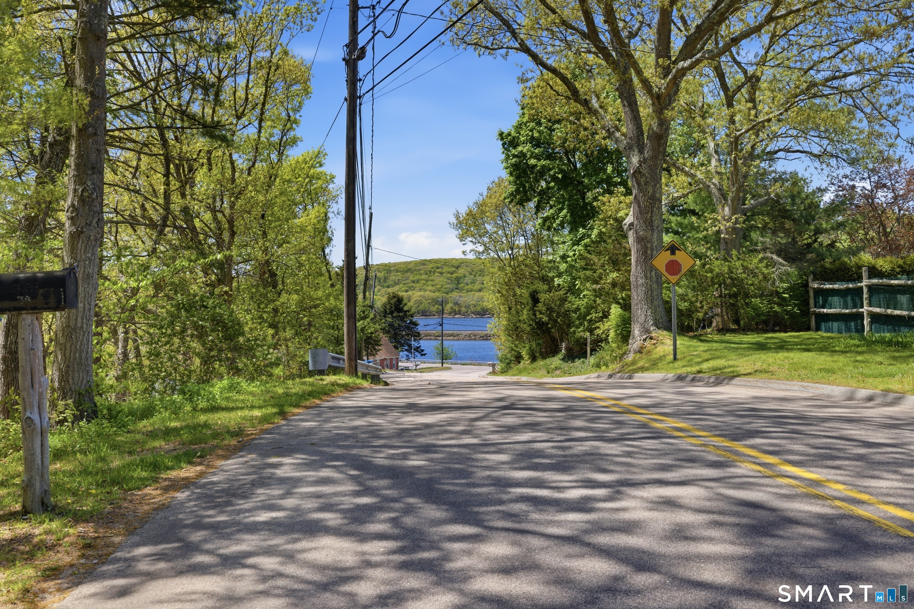 1098 Long Cove Road Ledyard, CT 06335 - Photo 4 of 20