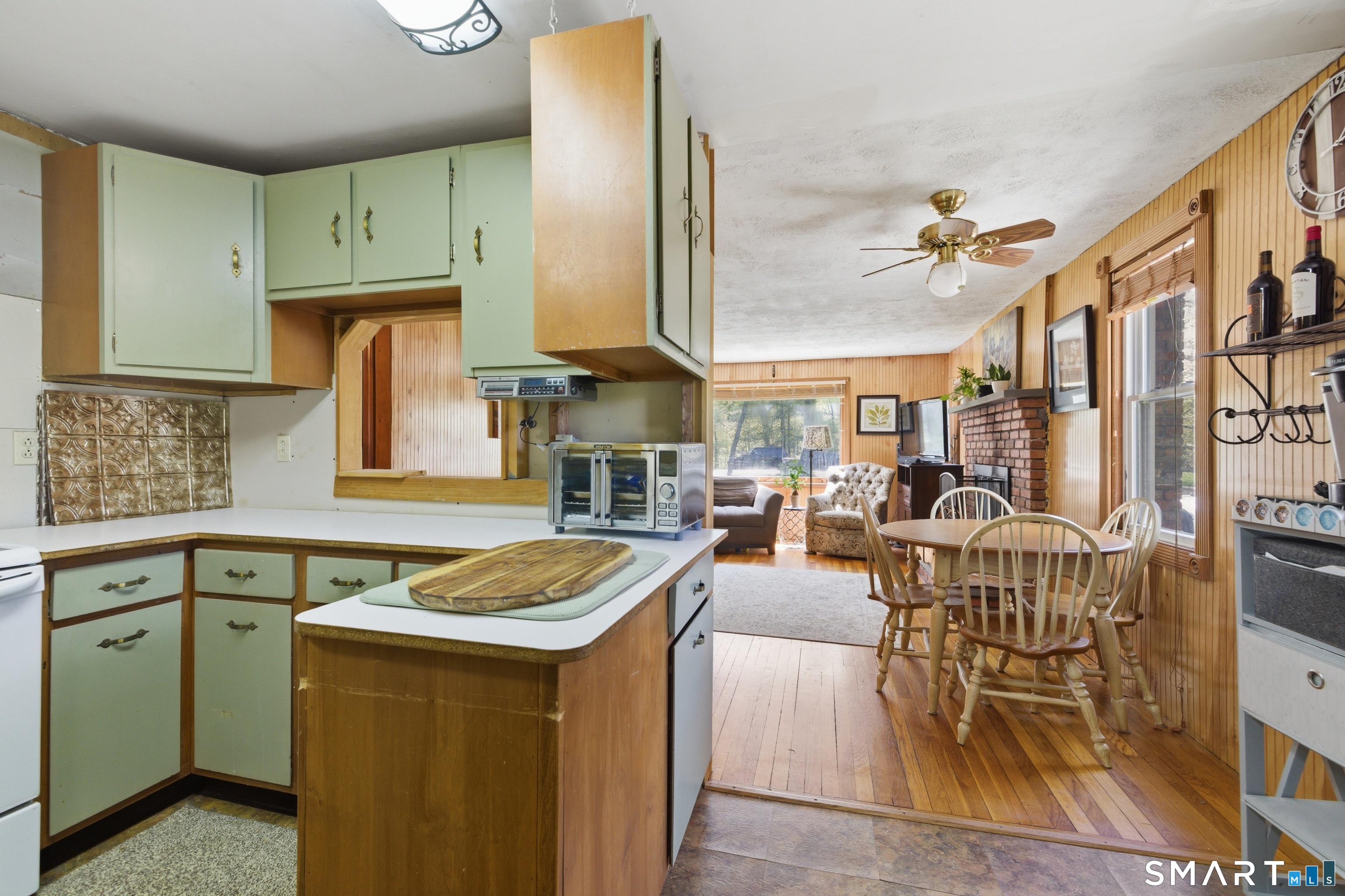 1098 Long Cove Road Ledyard, CT 06335 - Photo 9 of 20