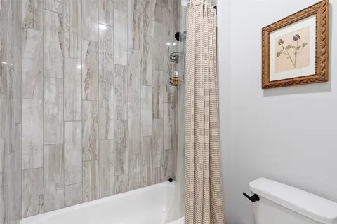 $1,195,000 | 412 Oak Park Drive, Spicewood, TX 78669