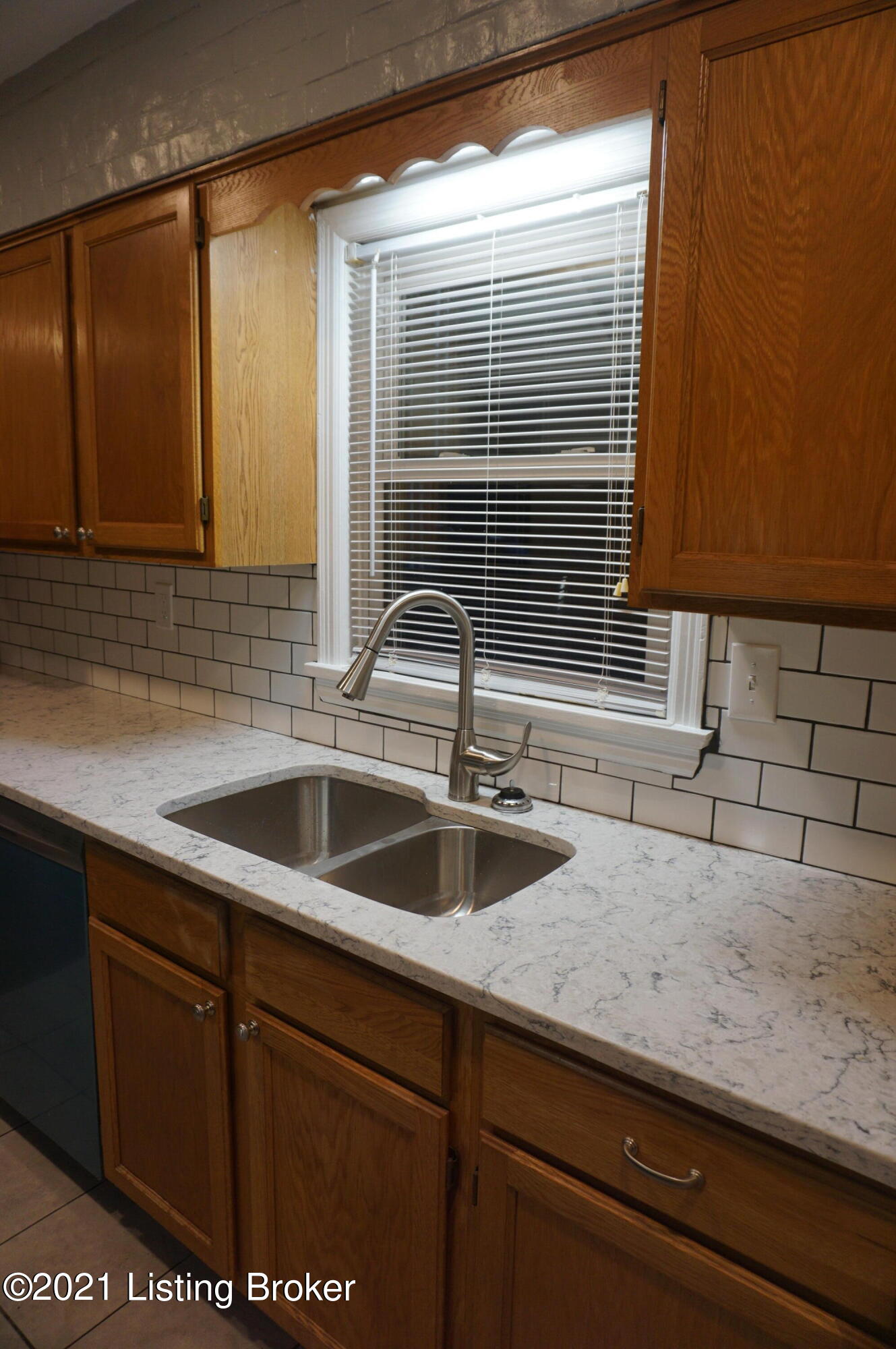 6300 Doe Run Road Louisville, KY 40216 - Photo 5 of 20 DSC01955