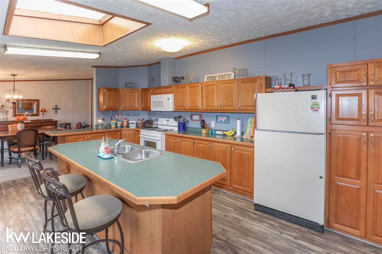 15988 Imlay City Road Capac, MI 48014 - Photo 14 of 37 50001033-13.JPG