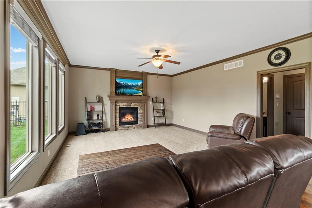 1058 Southwest Conch Way Lee's Summit, MO 64064 - Photo 15 of 56