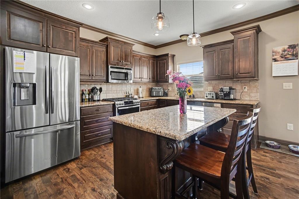 1058 Southwest Conch Way Lee's Summit, MO 64064 - Photo 2 of 30