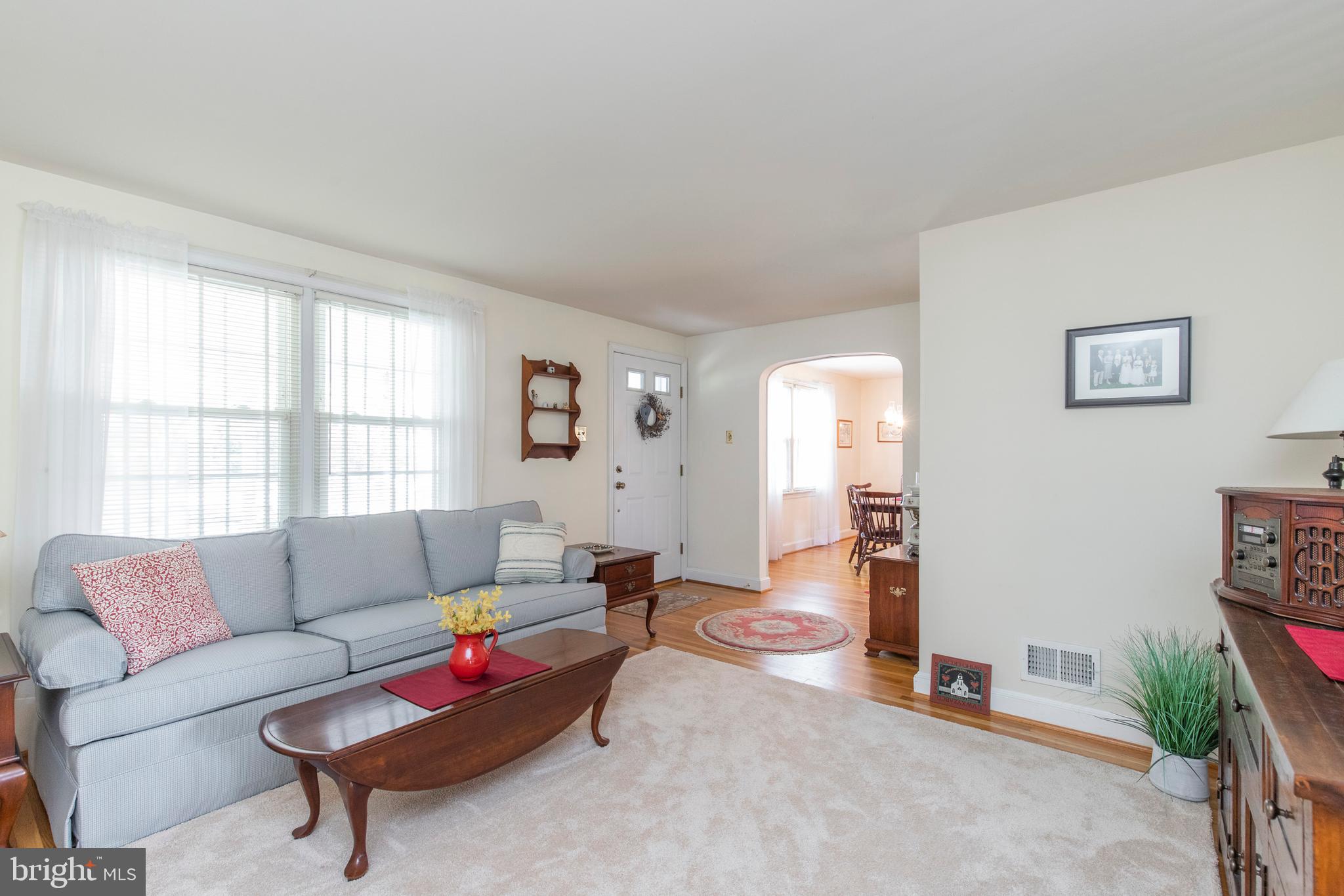 108 Heatherwood Road Havertown, PA 19083 - Photo 7 of 39 Living Room