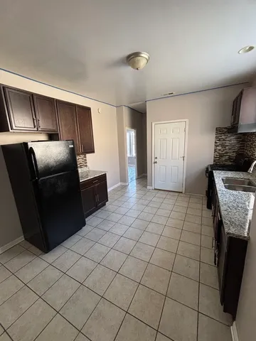 $2,200 | 8204 South Peoria Street, Unit 2, Chicago, IL 60620