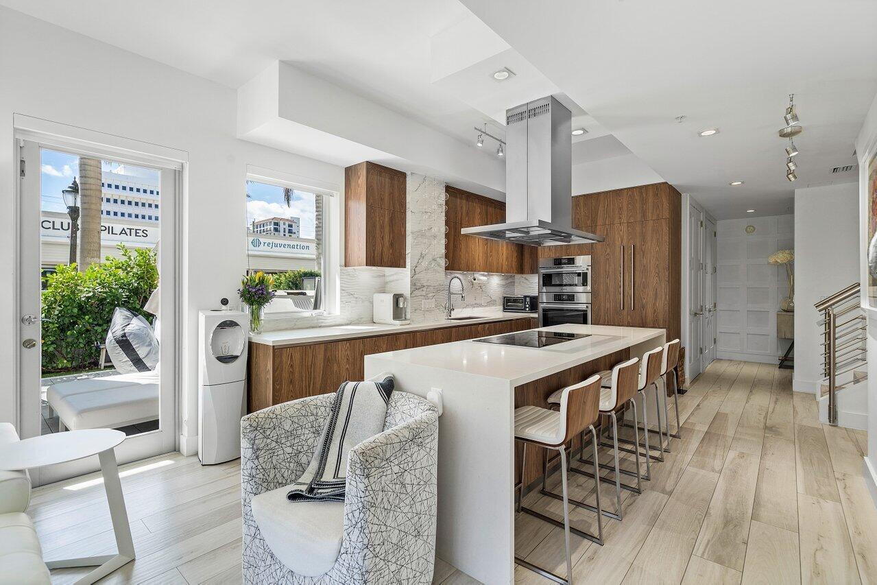 155 East Boca Raton Road, Unit TH1 Boca Raton, FL 33432 - Photo 4 of 26 kitchen3