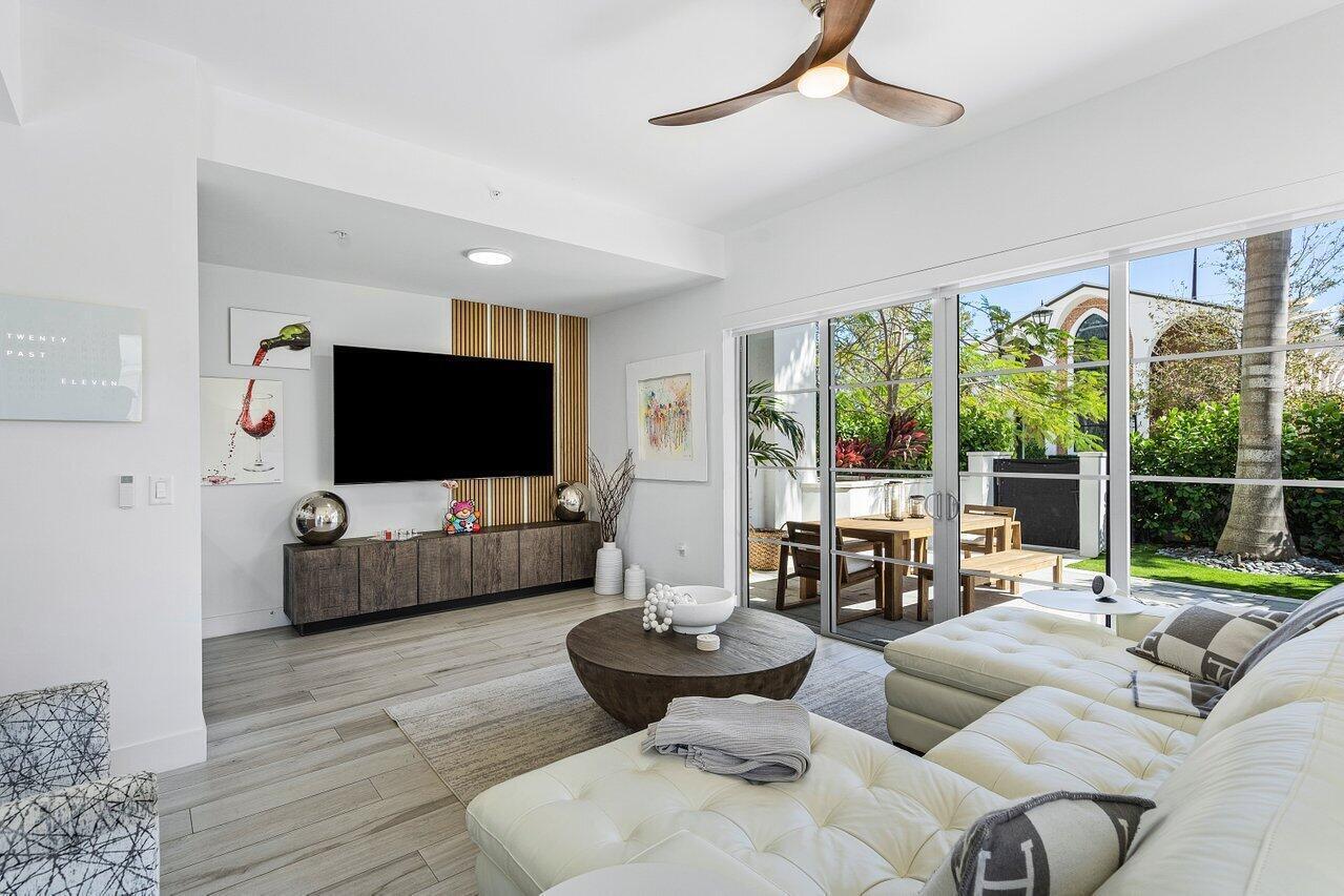 155 East Boca Raton Road, Unit TH1 Boca Raton, FL 33432 - Photo 5 of 26 familyroom