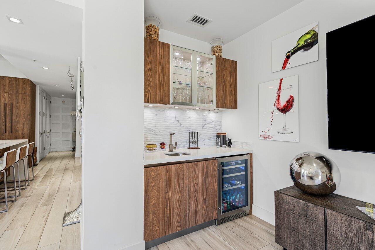 155 East Boca Raton Road, Unit TH1 Boca Raton, FL 33432 - Photo 7 of 26 wetbar