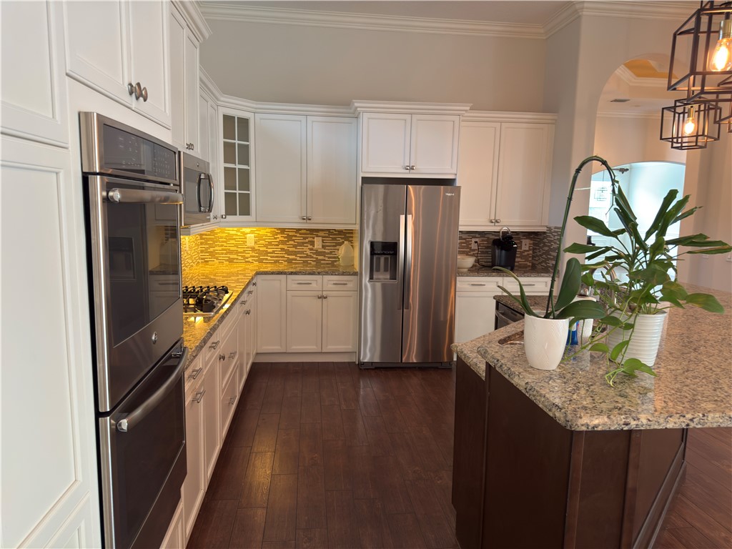 4253 Diamond Square Vero Beach, FL 32967 - Photo 8 of 22 a kitchen with refrigerator and microwave
