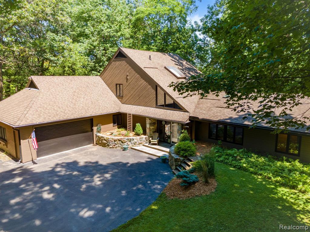 1375 Dutton Road Rochester Hills, MI 48306 - Photo 1 of 55