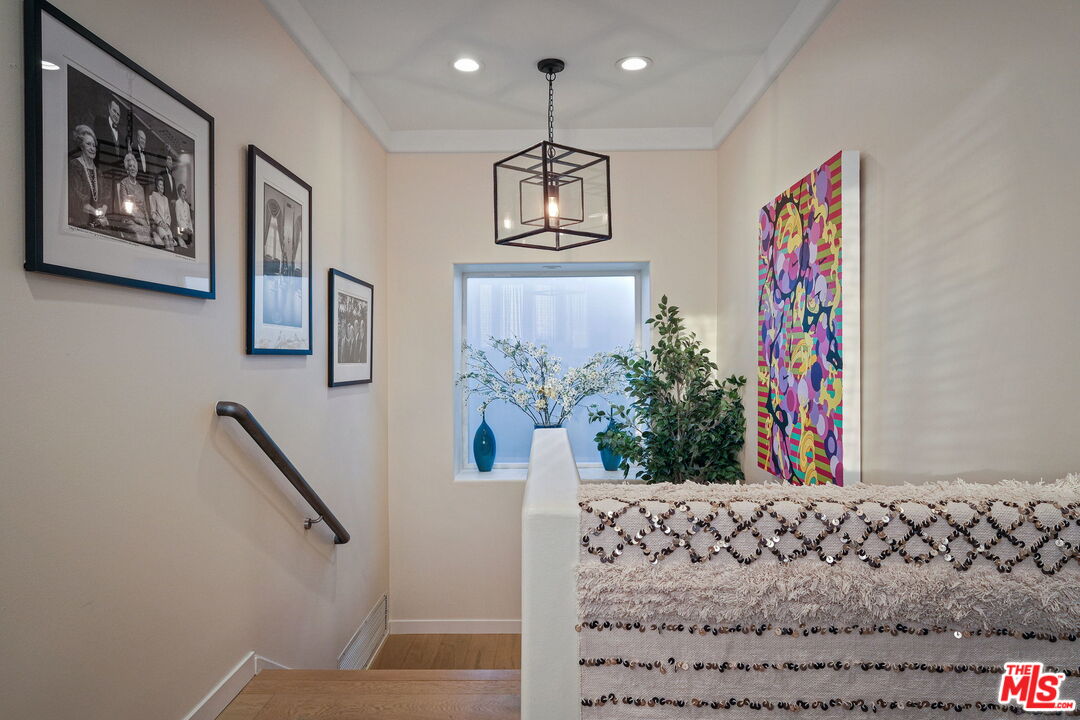 11368 Burnham Street Los Angeles, CA 90049 - Photo 14 of 30