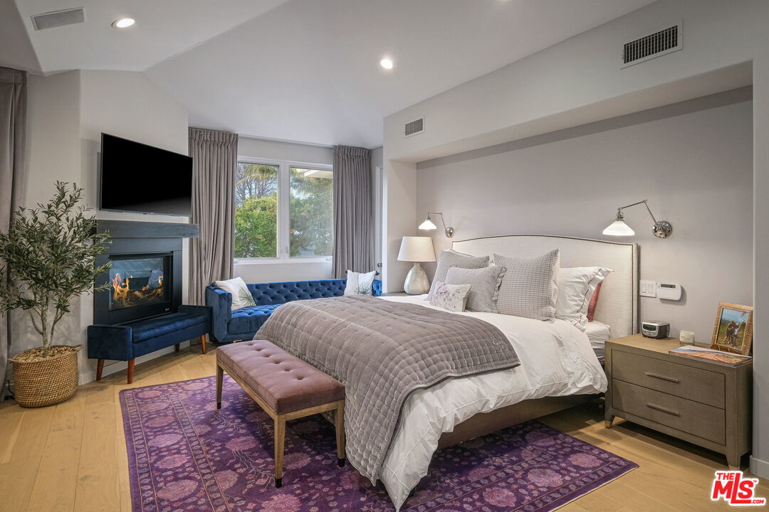 11368 Burnham Street Los Angeles, CA 90049 - Photo 16 of 30