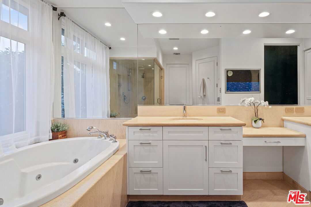 11368 Burnham Street Los Angeles, CA 90049 - Photo 17 of 30