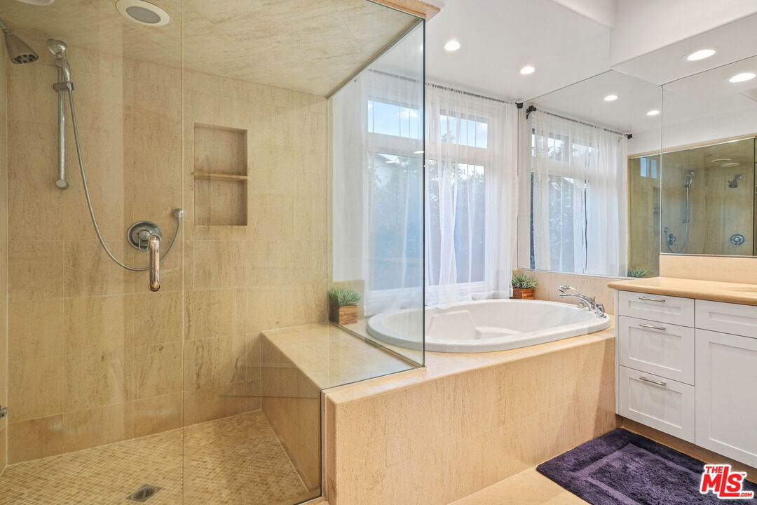 11368 Burnham Street Los Angeles, CA 90049 - Photo 18 of 30