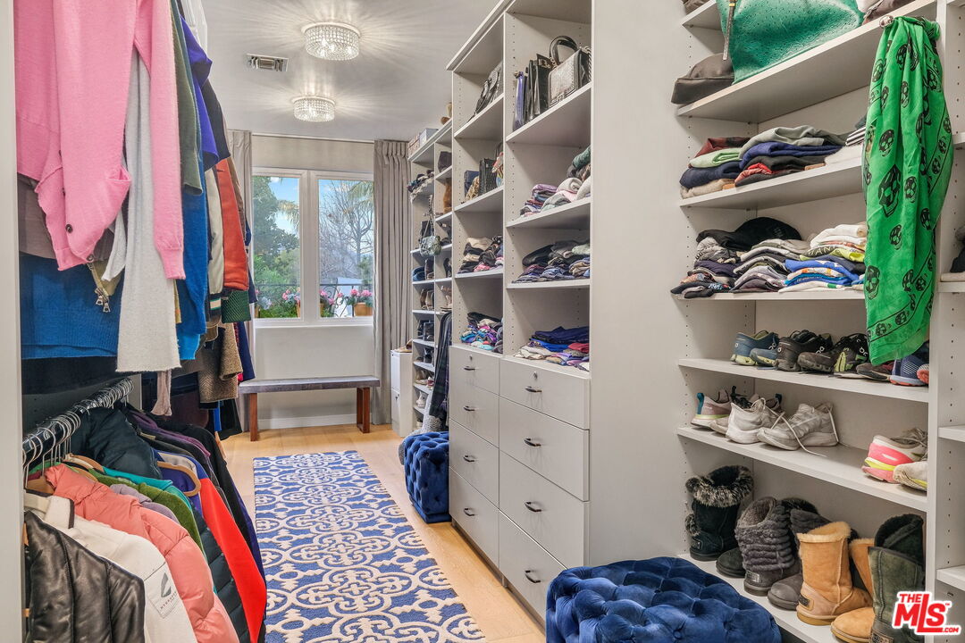 11368 Burnham Street Los Angeles, CA 90049 - Photo 19 of 30