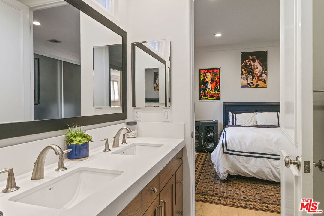 11368 Burnham Street Los Angeles, CA 90049 - Photo 21 of 30