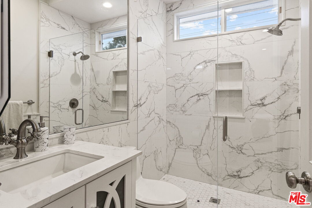 11368 Burnham Street Los Angeles, CA 90049 - Photo 23 of 30